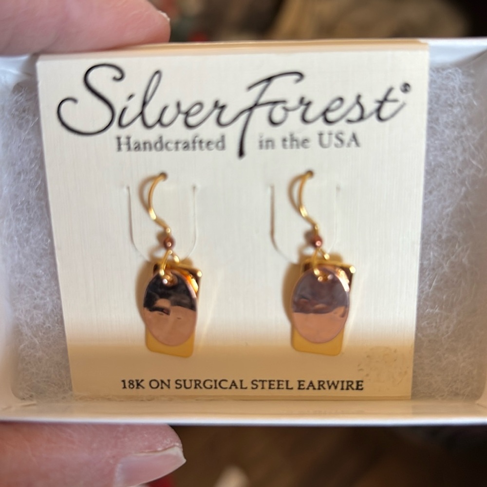 Hook earrings gold